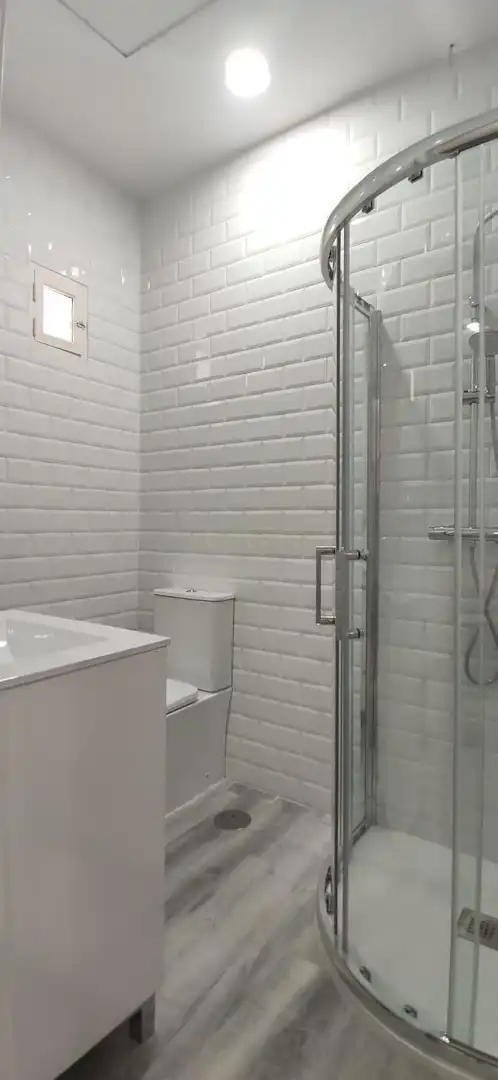 Baño de Apartamento de alquiler en Madrid con Aire acondicionado, Horno y Lavadora