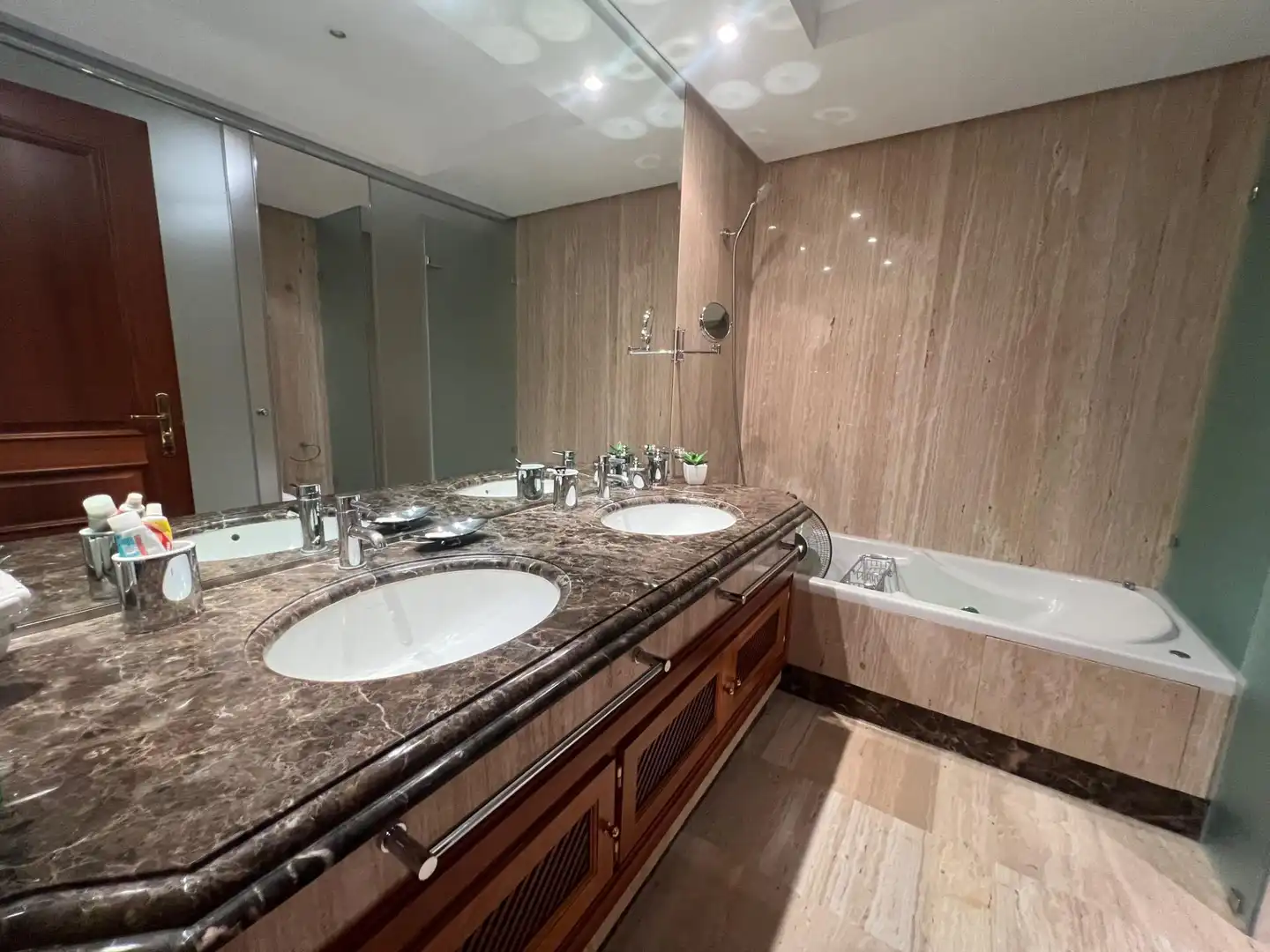 Bathroom of Flat for sale in Estepona  with Air Conditioner, Private garden and Terrace