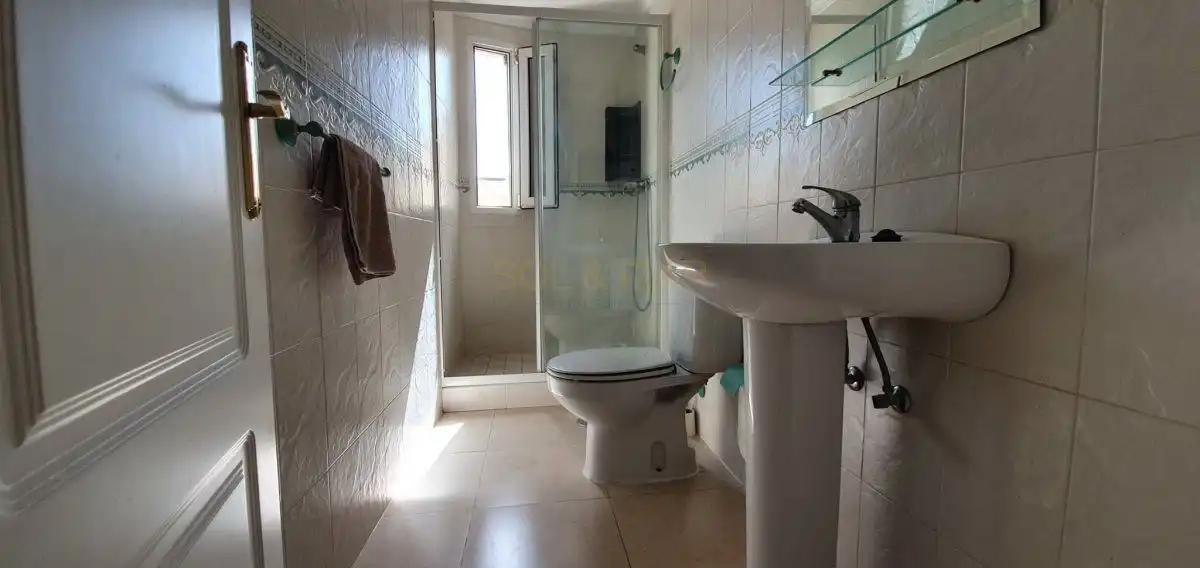 Badezimmer von Dachboden zur Miete in Mijas mit Klimaanlage, Heizung und Terrasse
