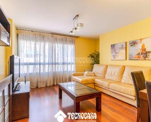 Living room of Flat for sale in  Granada Capital