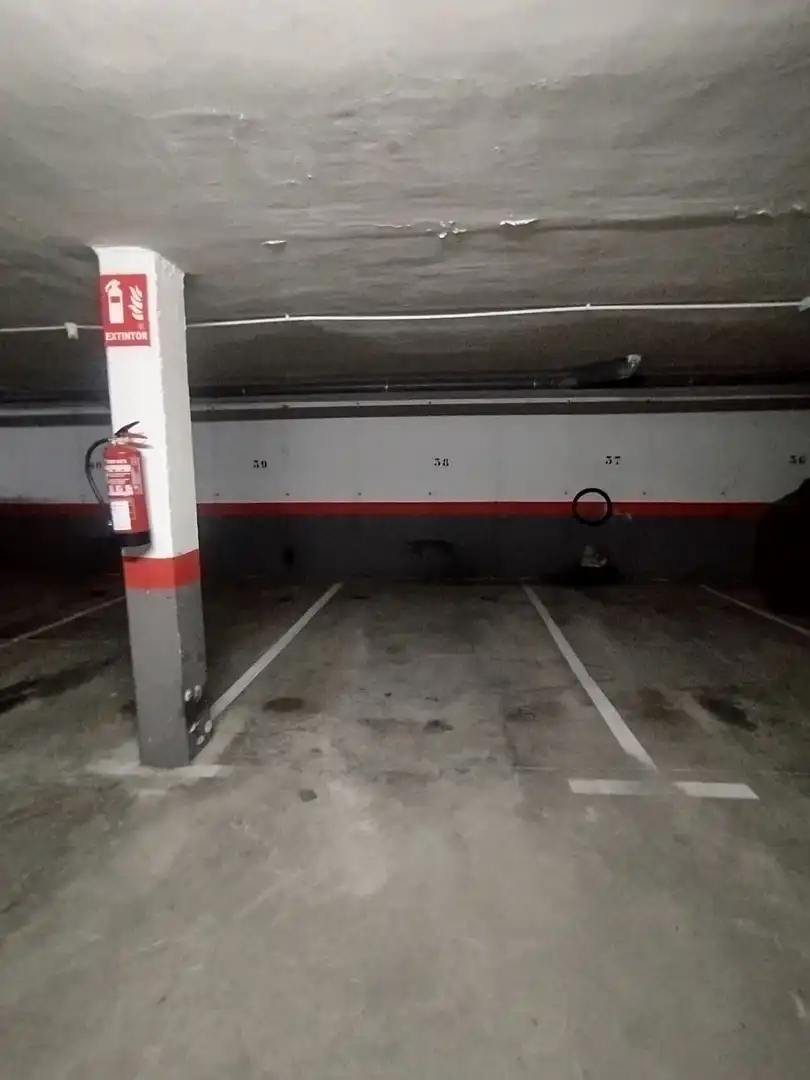 Parking de Piso en venta en Ávila con Calefacción, Terraza y Trastero