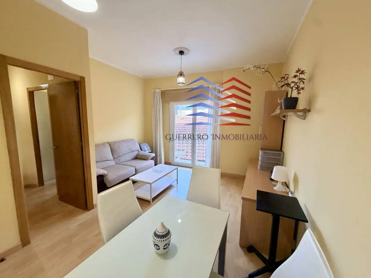 Wohnzimmer von Wohnungen zur Miete in Ourense Capital  mit Heizung, Parkett und Möbliert