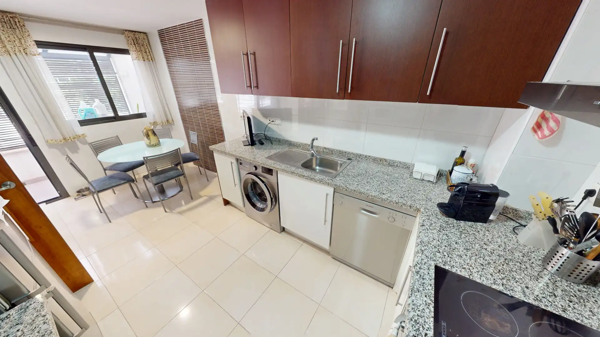 Cuina de Casa o xalet en venda en El Campello amb Aire condicionat, Calefacció i Jardí privat