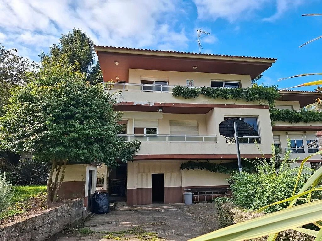 Vista exterior de Casa o chalet en venta en Vigo  con Calefacción, Jardín privado y Parquet