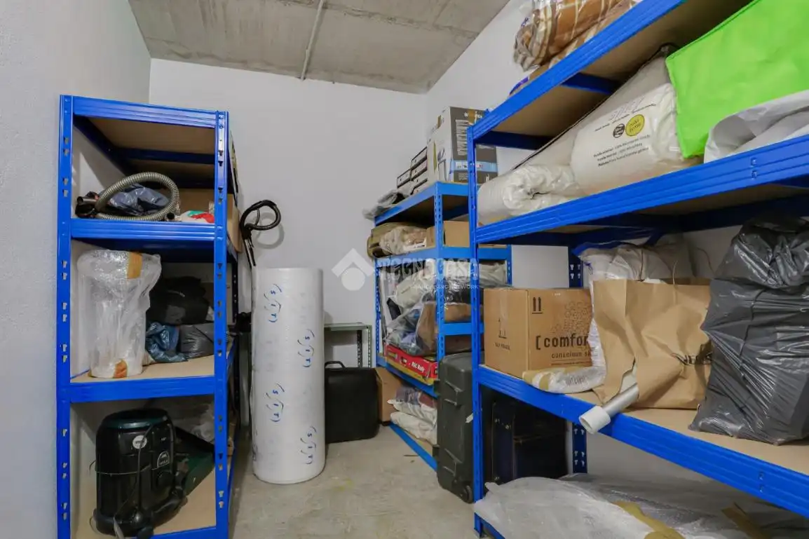 Piso en venta en L'Hospitalet de Llobregat con Aire acondicionado, Calefacción y Trastero
