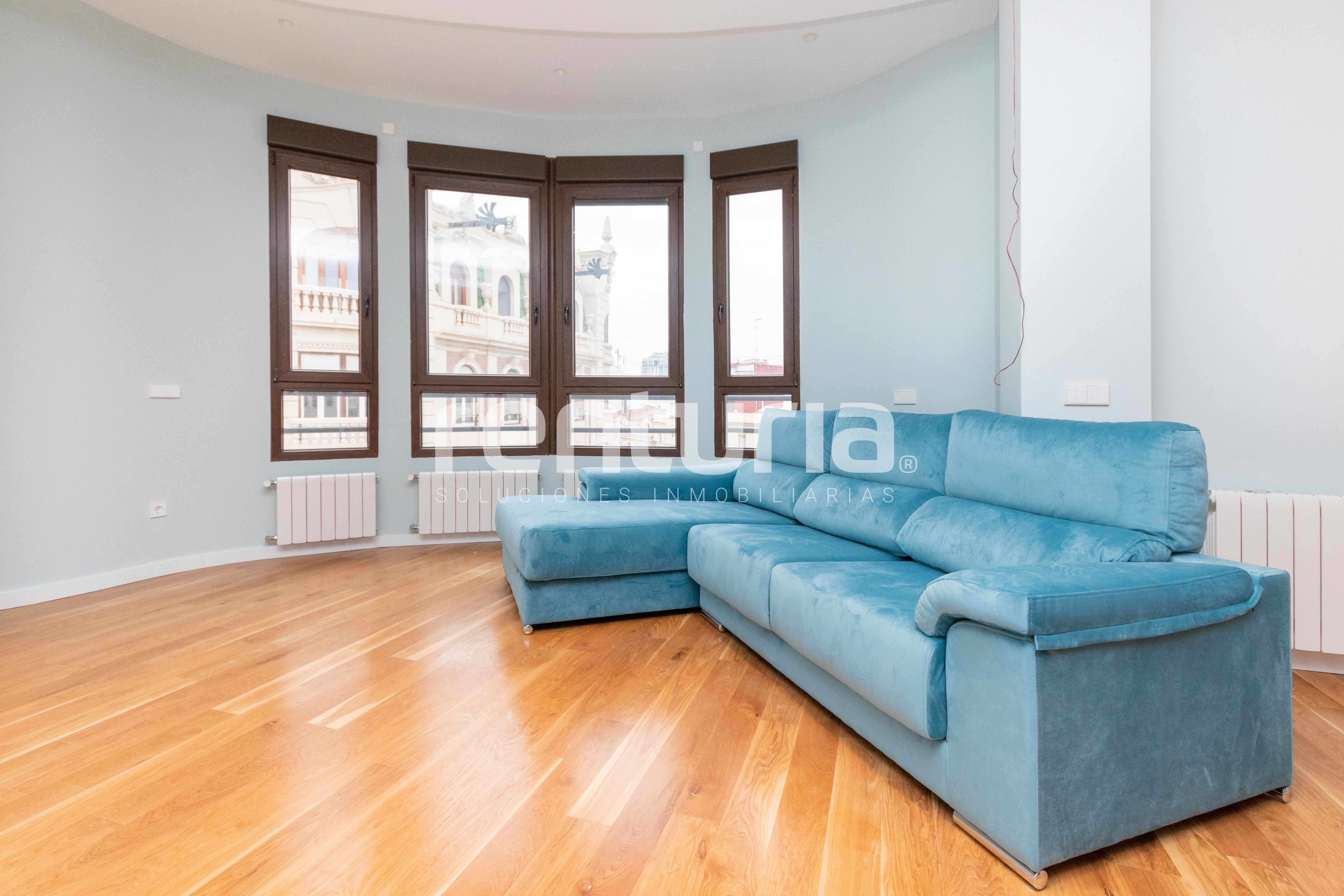 Bedroom of Attic for sale in  Valencia Capital  with Air Conditioner, Heating and Parquet flooring