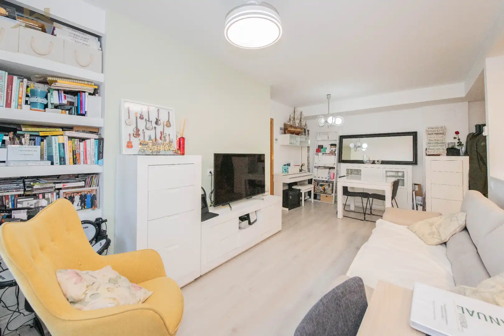 Living room of Flat for sale in Madrid  with Air Conditioner, Heating and Terrace