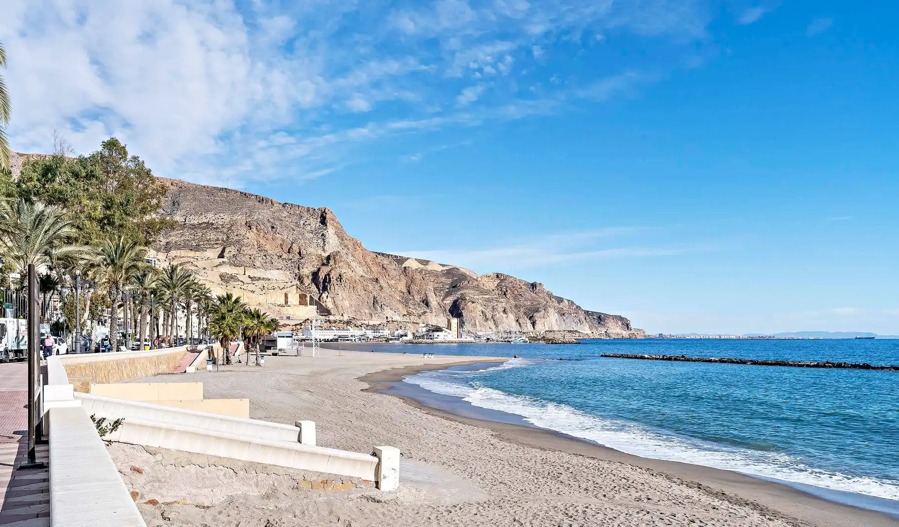 Außenansicht von Erdgeschoss zum Verkauf in Roquetas de Mar mit Terrasse