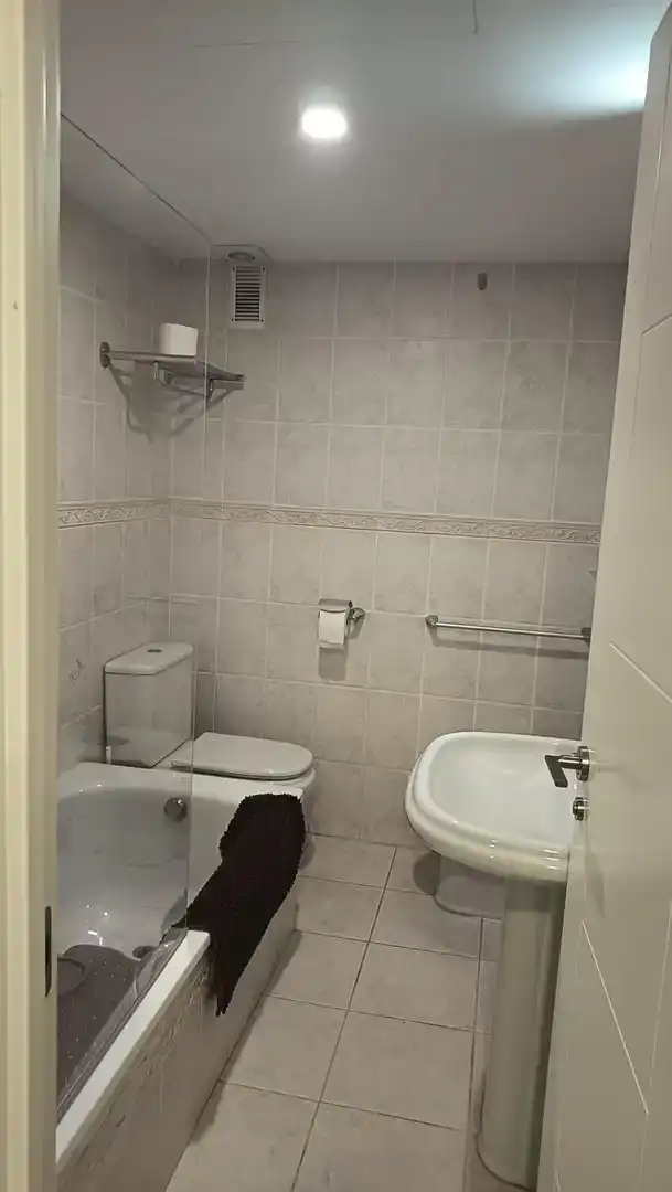 Badezimmer von Wohnung zur Miete in Torremolinos mit Klimaanlage, Privatgarten und Abstellraum
