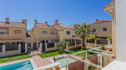 Amplia vivienda con patio, sótano y acceso a piscina en Alhendín