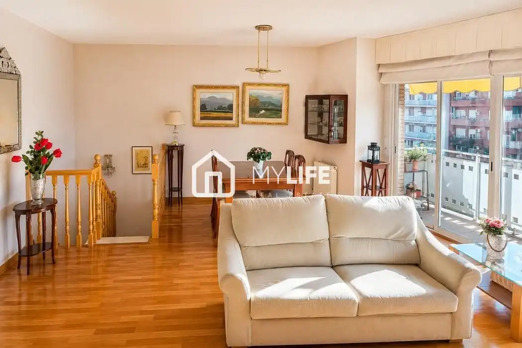 Living room of Attic for sale in Barcelona  with Air Conditioner, Heating and Parquet flooring