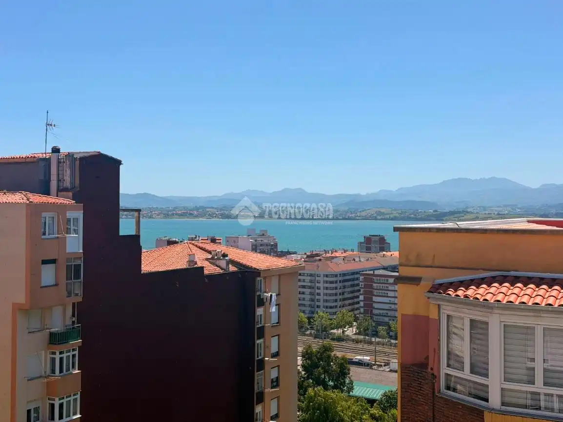 Piso en venta en Santander con Calefacción y Parquet