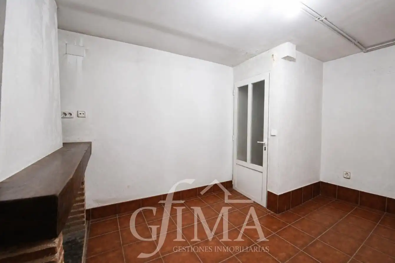 Casa adosada en venta en Tomelloso con Calefacción y Trastero