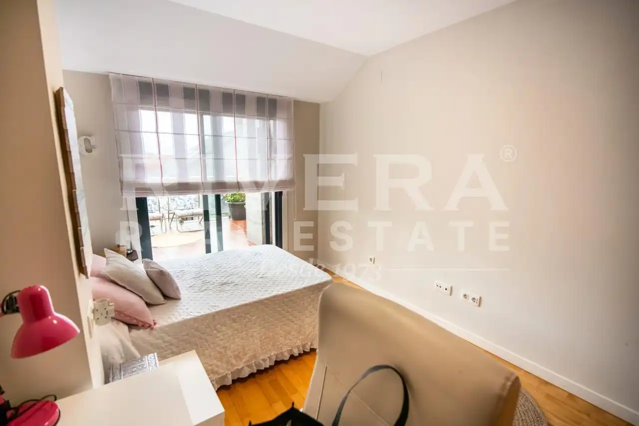 Habitación de Ático en venta en Sanxenxo con Calefacción, Parquet y Terraza