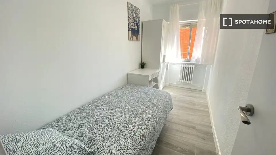 Bedroom of Flat for rent in Madrid  with Air Conditioner, Heating and Furnished