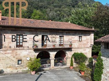 Casa rústica con balcón en venta en Valdáliga