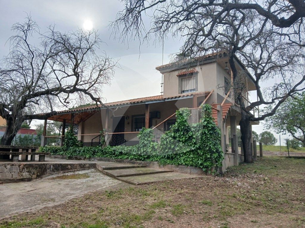 Exterior view of House or chalet for sale in Badajoz Capital  with Air Conditioner, Private garden and Terrace