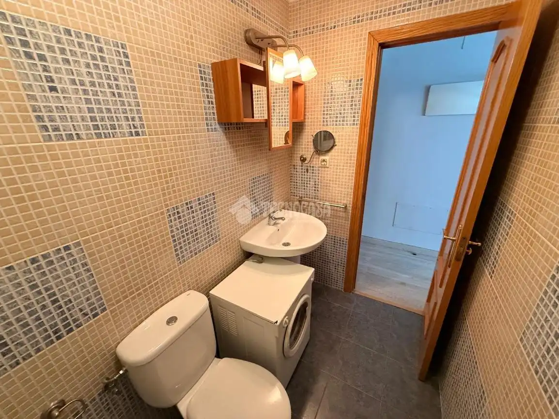 Bathroom of Study for sale in Madrid  with Air Conditioner, Alarm and Home automation
