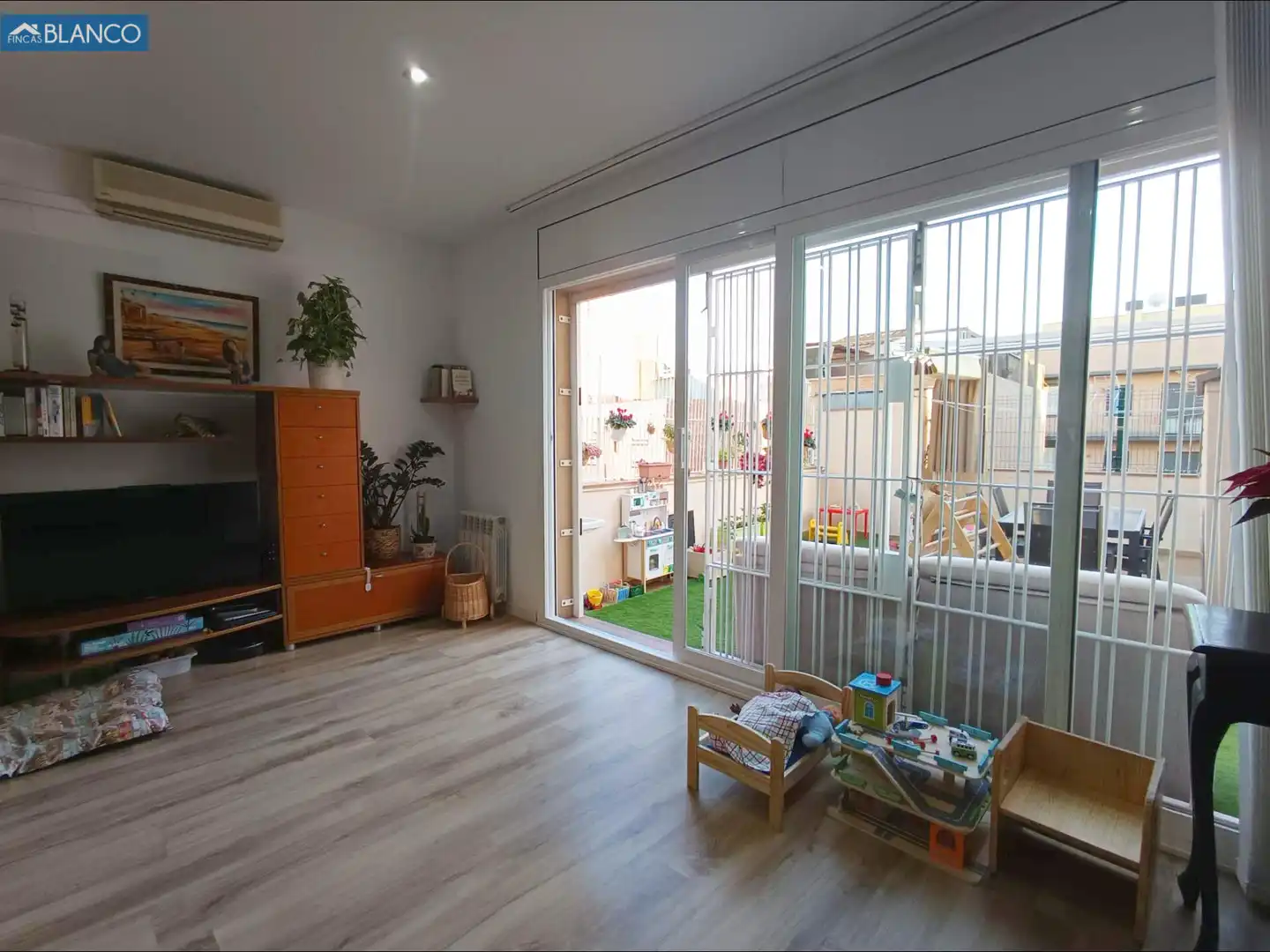 Living room of Houses for sale in L'Hospitalet de Llobregat  with Air Conditioner, Heating and Terrace