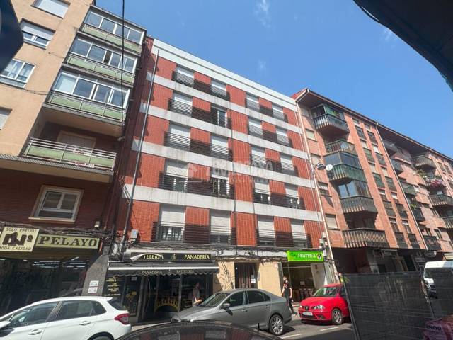 Edificio en Venta en Av. San Mamés en San Mamés - La Palomera