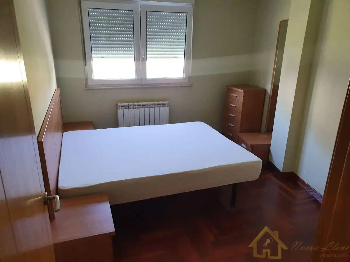 Habitación de Apartamento de alquiler en Lugo con Calefacción, Trastero y Amueblado