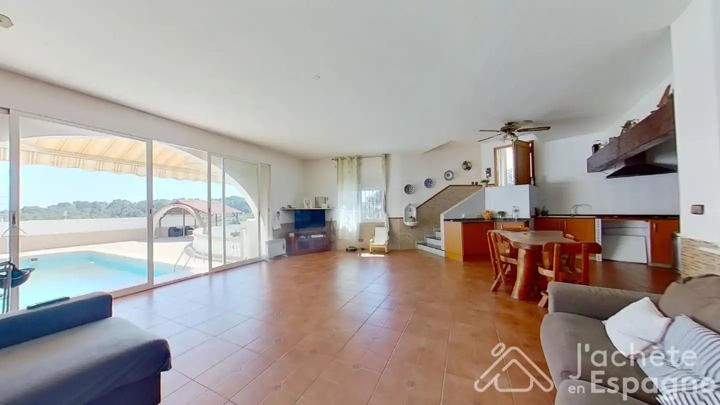 Living room of Country homes for sale in Quart de les Valls  with Private garden, Terrace and Swimming Pool