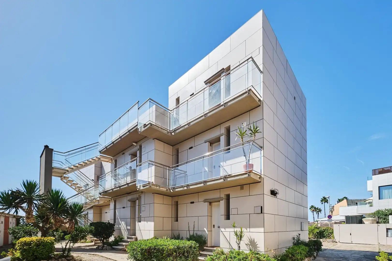 Vista exterior de Apartamento en venta en Gavà con Terraza y Piscina comunitaria