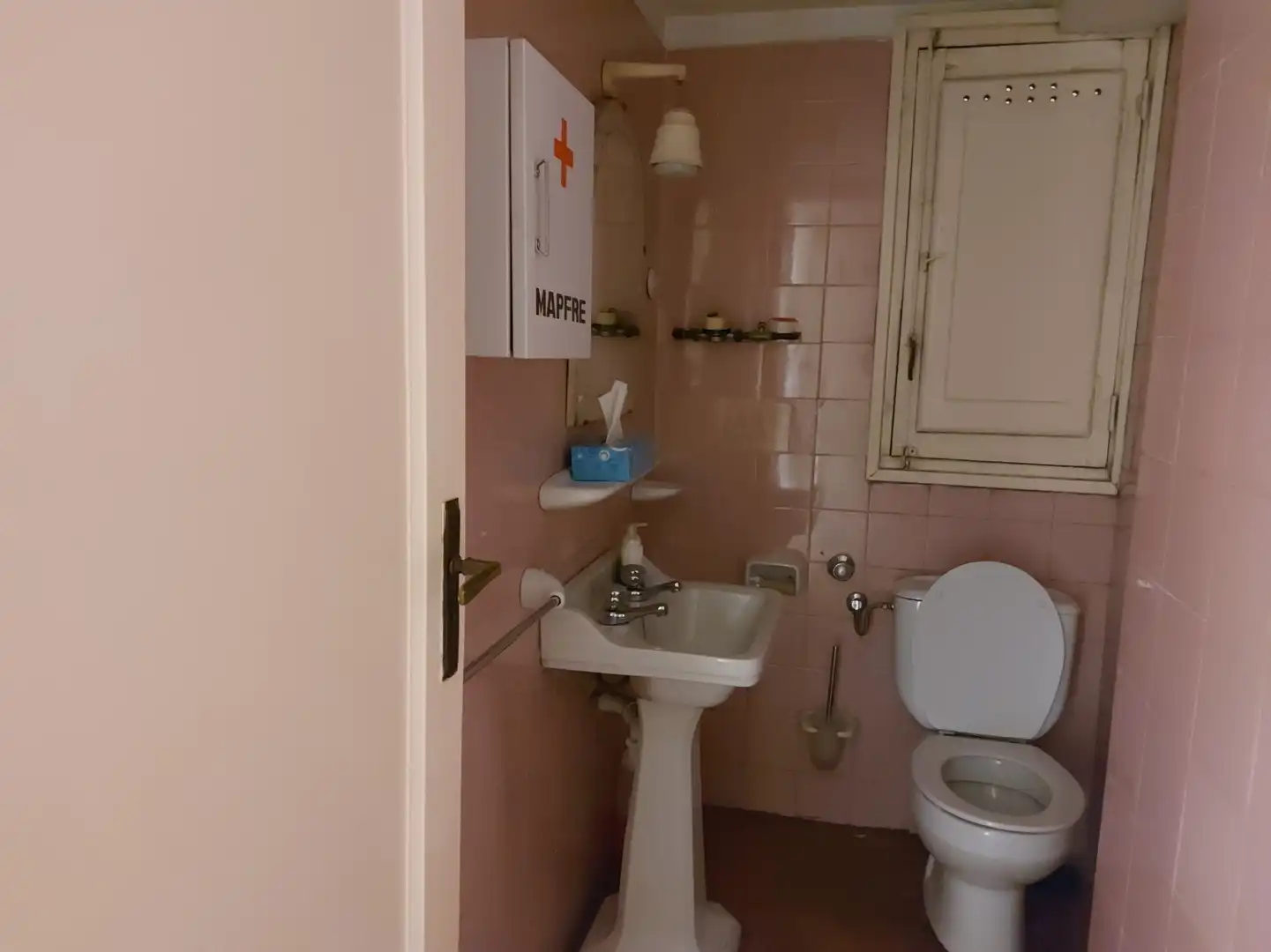 Baño de Local de alquiler en  Logroño