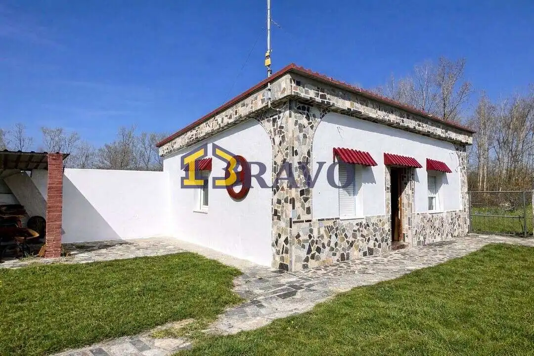 Vista exterior de Casa o chalet en venta en Merindad de Cuesta-Urria con Jardín privado, Piscina y Amueblado