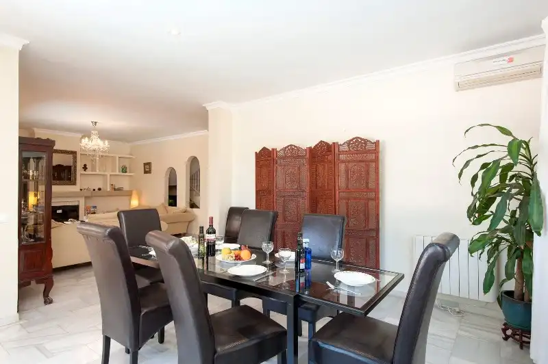 Chalet con piscina en venta en Elviria - Cabopino, imagen 4
