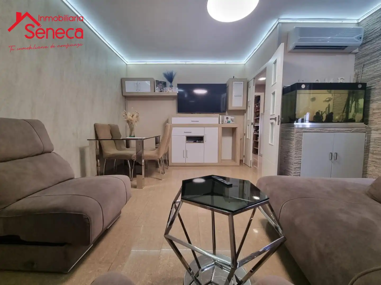 Sala d'estar de Casa adosada en venda en Córdoba amb Aire condicionat, Calefacció i Terrassa
