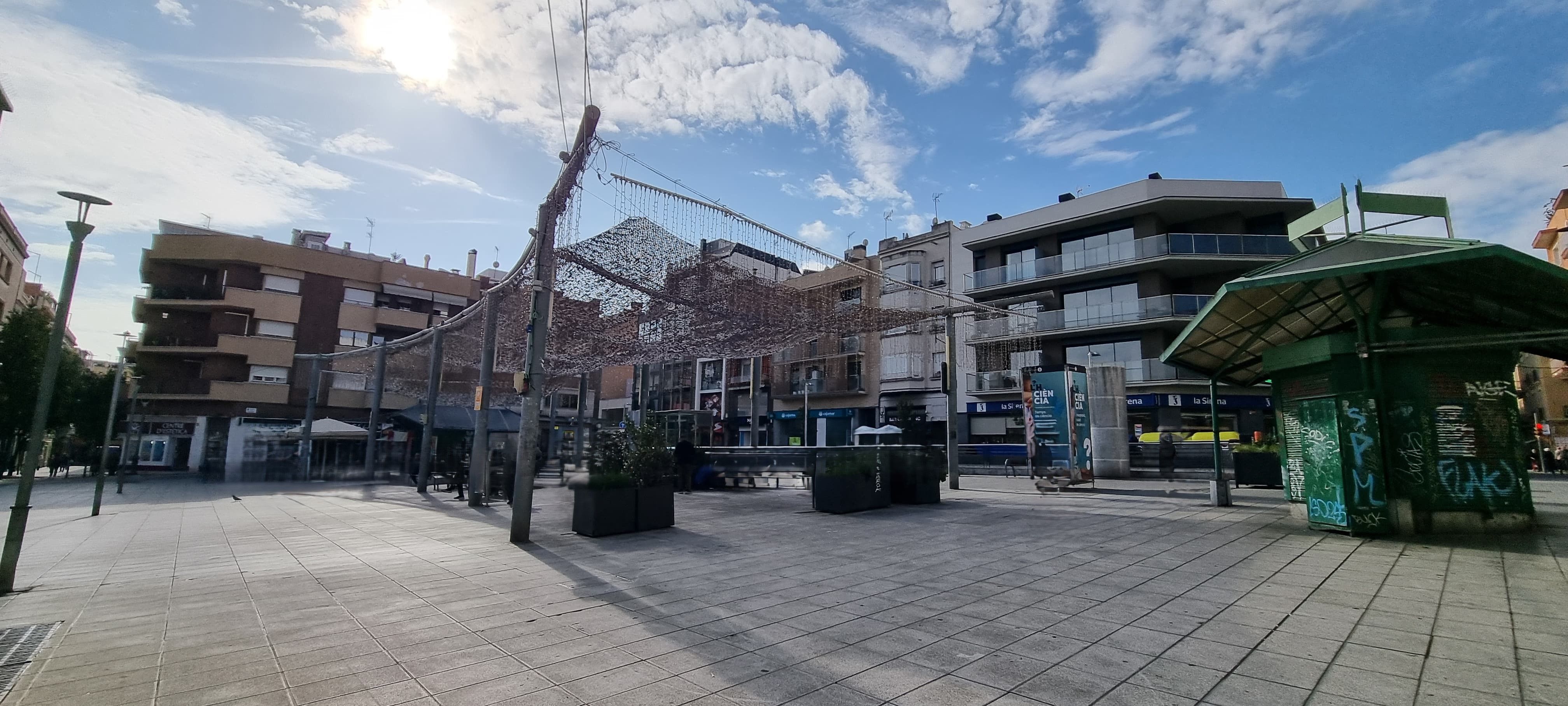 Vista exterior de Local en traspaso en L'Hospitalet de Llobregat con Aire acondicionado, Amueblado y Alarma