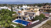 Vista exterior de Casa o xalet en venda en Amposta amb Aire condicionat, Terrassa i Piscina