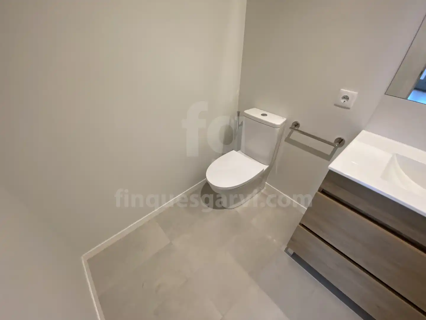 Baño de Piso de alquiler en Mataró con Aire acondicionado, Calefacción y Terraza