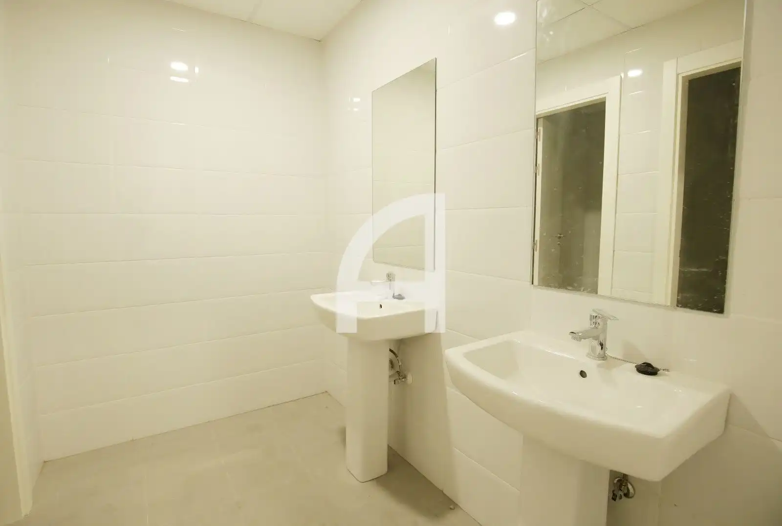 Baño de Nave industrial en venta en Madrid