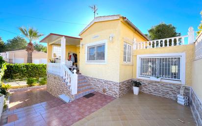 Vista exterior de Casa o xalet en venda en San Fulgencio amb Aire condicionat, Calefacció i Jardí privat