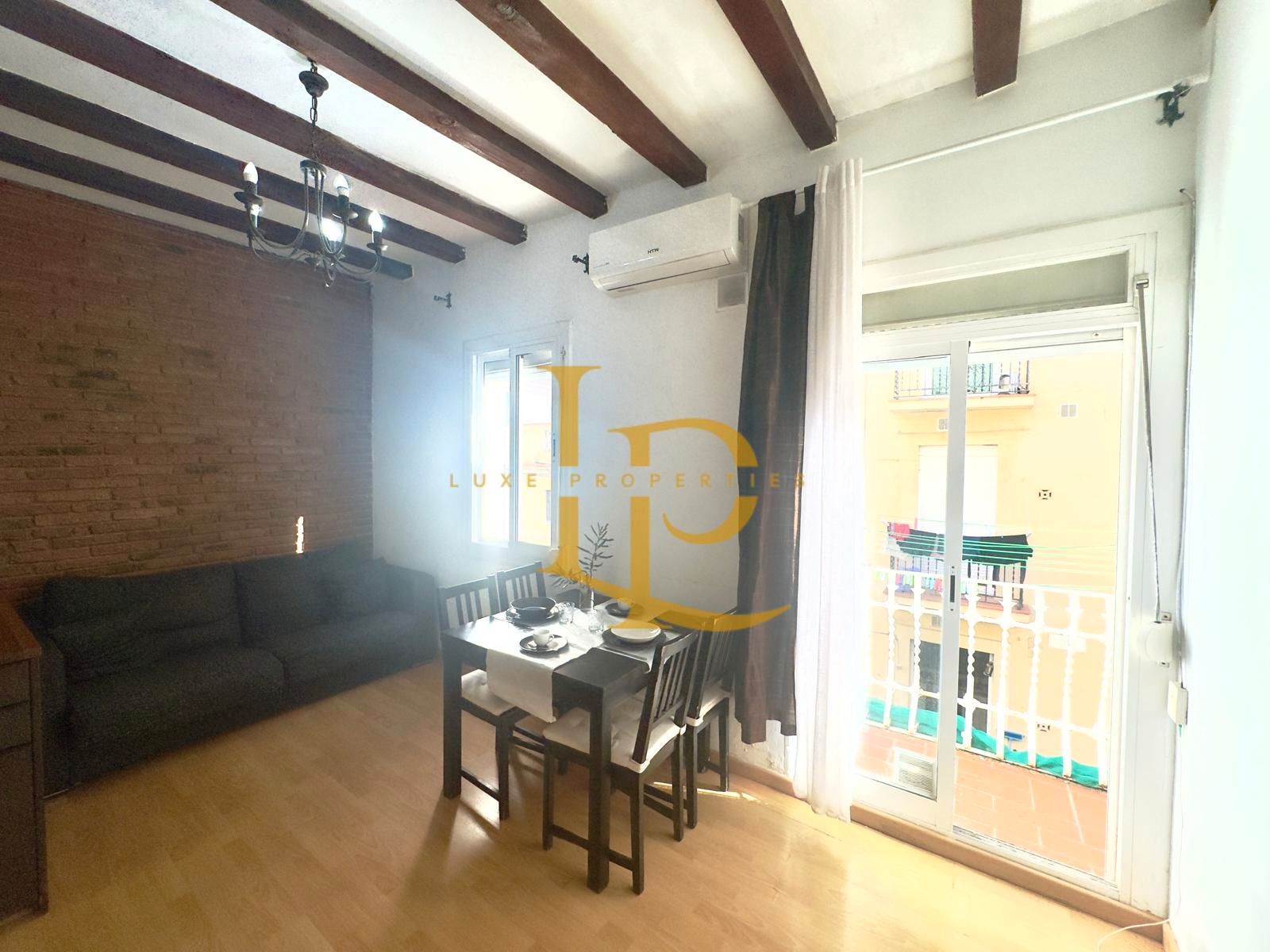 Living room of Flat for sale in  Barcelona Capital  with Air Conditioner, Heating and Parquet flooring