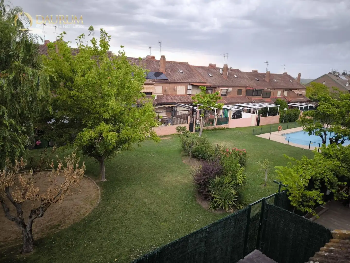 Jardí de Casa adosada en venda en Fuenlabrada amb Aire condicionat, Calefacció i Jardí privat