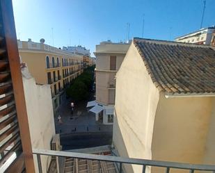 Exterior view of Flat to rent in  Sevilla Capital  with Air Conditioner, Washing machine and Balcony
