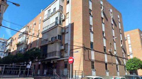 Foto 2 de Piso en venta en Cl. Playa de Marbella, El Torrejón - El Cerezo, Sevilla Capital