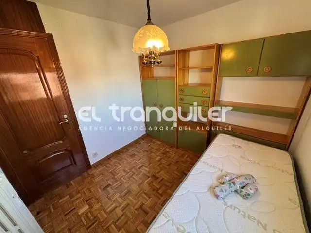 Dormitori de Pis de lloguer en Madrid amb Aire condicionat, Parquet i Moblat