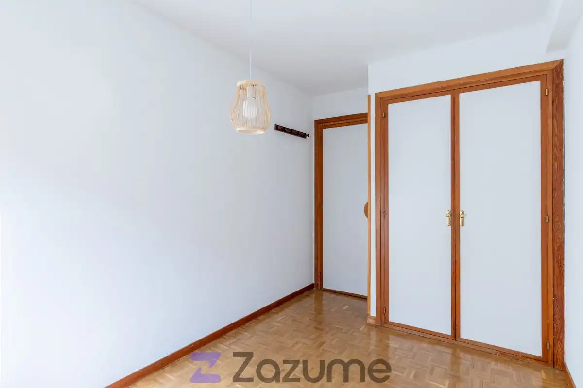 Dormitori de Pis de lloguer en Madrid amb Calefacció, Parquet i Terrassa