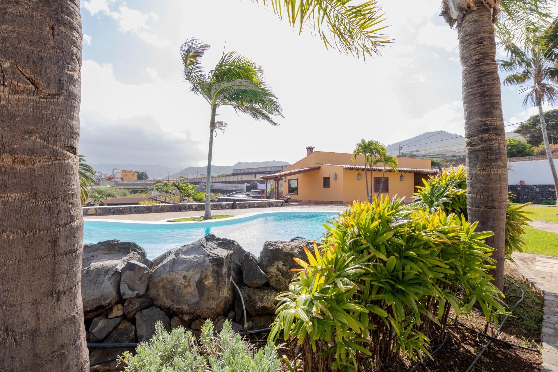 Vista exterior de Casa o xalet en venda en San Cristóbal de la Laguna amb Calefacció, Jardí privat i Piscina