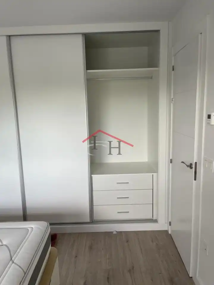 Habitación de Apartamento de alquiler en León Capital  con Calefacción, Parquet y Terraza
