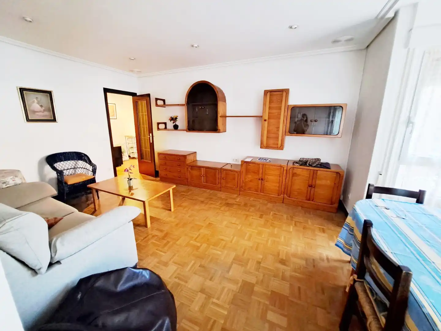 Sala d'estar de Pis en venda en Vitoria - Gasteiz amb Calefacció, Parquet i Terrassa