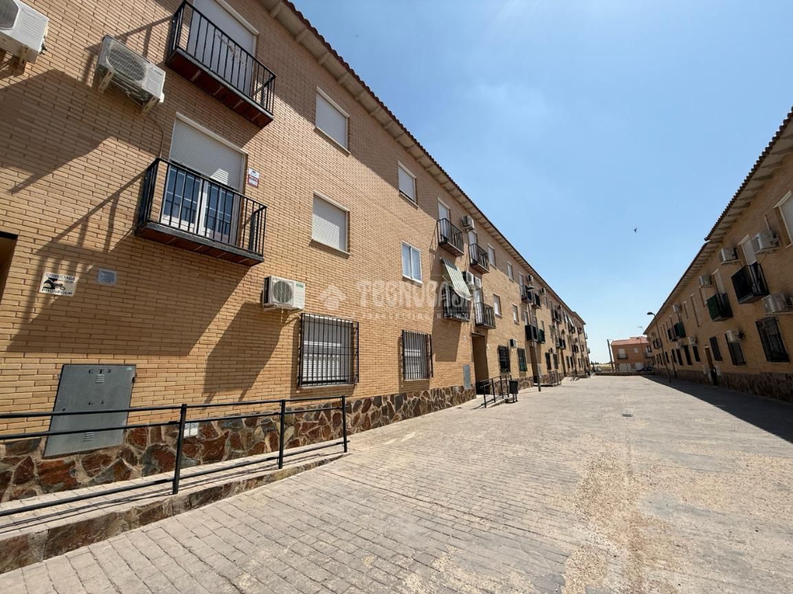 Außenansicht von Wohnung zum verkauf in Yepes mit Klimaanlage, Heizung und Terrasse