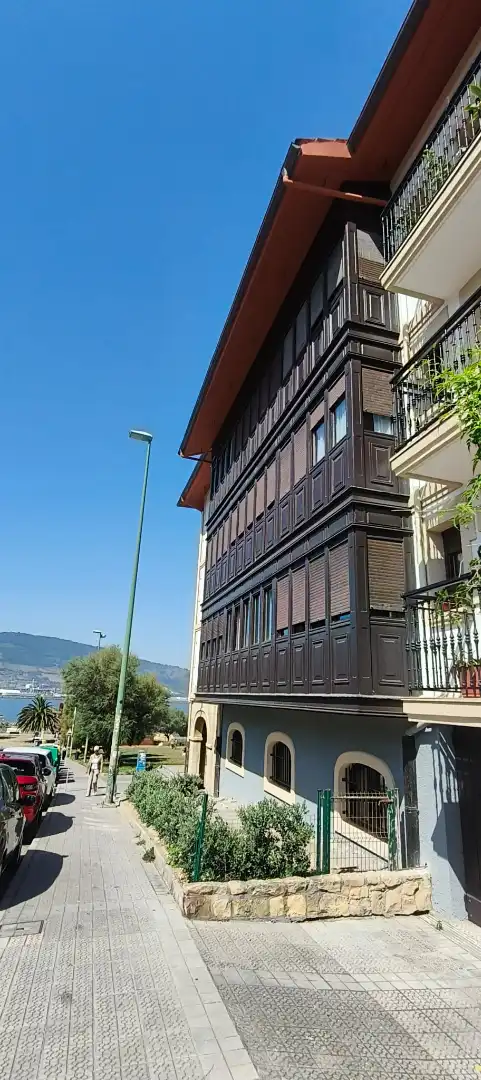 Vista exterior de Pis de lloguer en Getxo  amb Terrassa, Moblat i Balcó