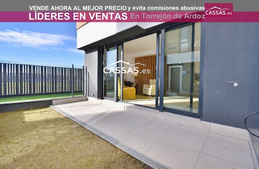 Exterior view of House or chalet for sale in Torrejón de Ardoz  with Heating, Private garden and Terrace