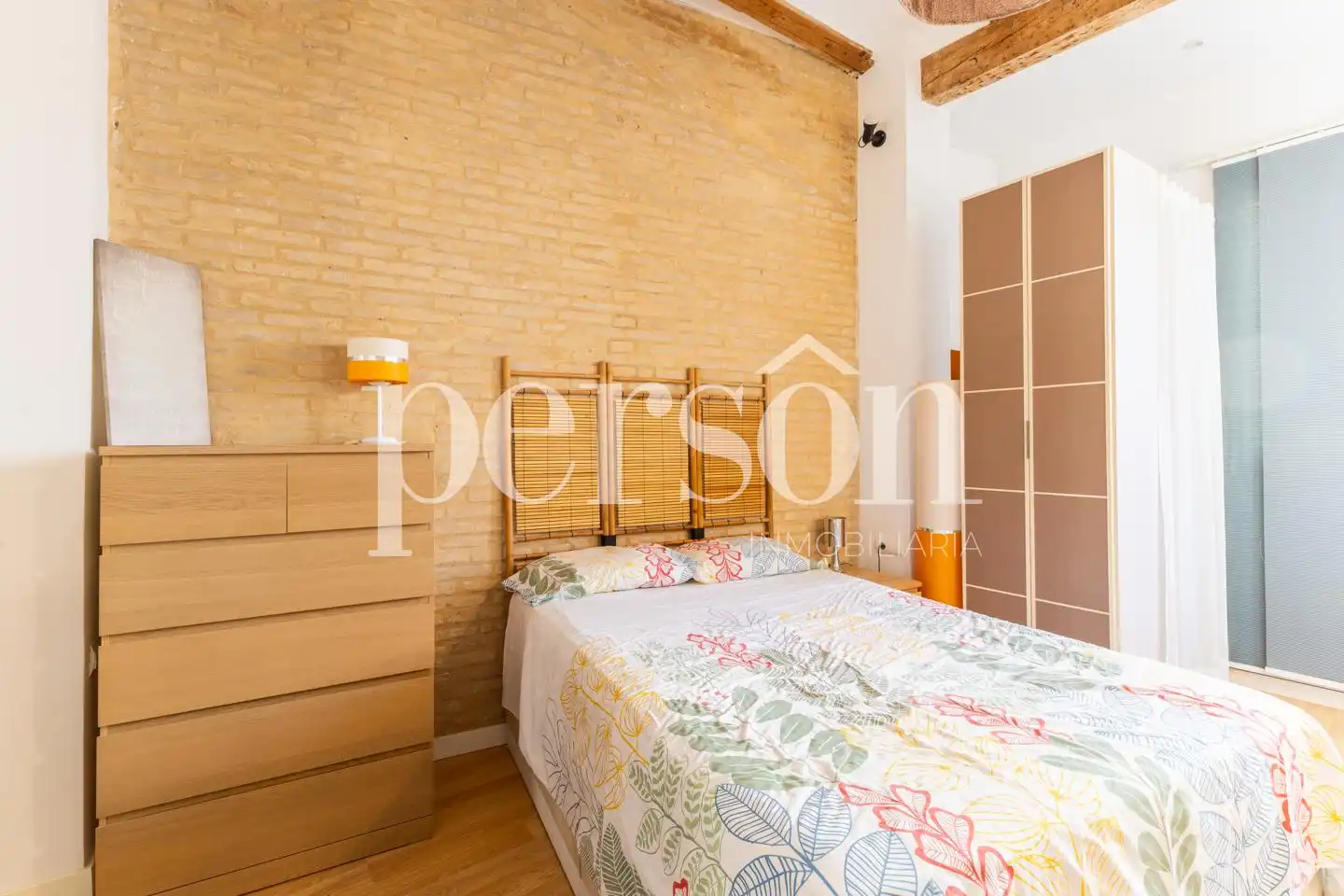 Schlafzimmer von Loft zur Miete in Valencia mit Klimaanlage, Heizung und Möbliert