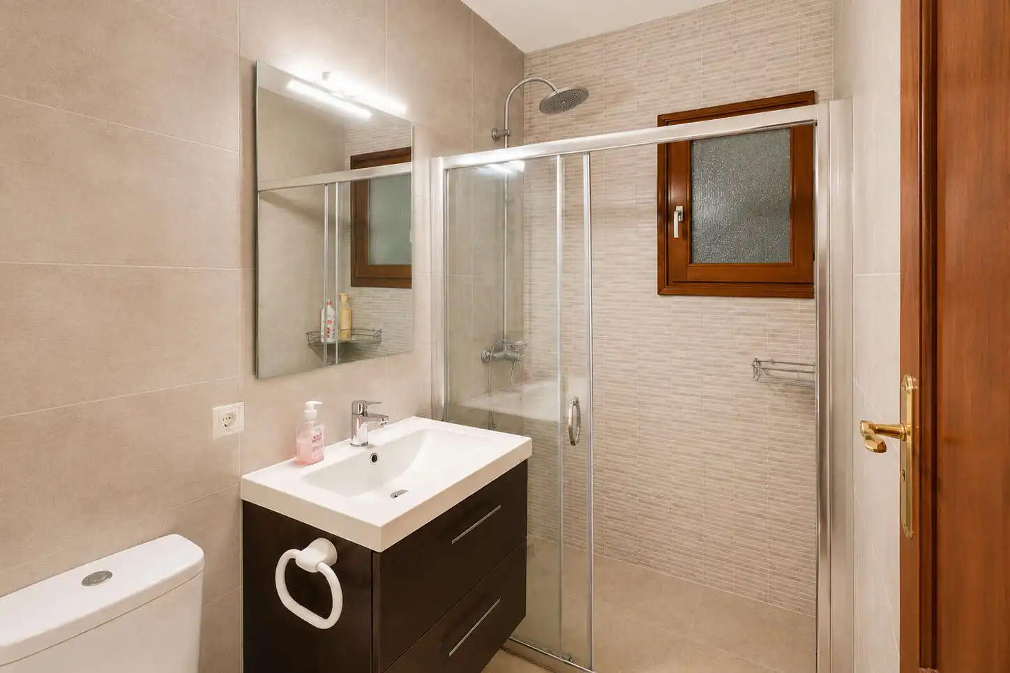 Badezimmer von Einfamilien-Reihenhaus zur Miete in Capdepera mit Terrasse und Möbliert